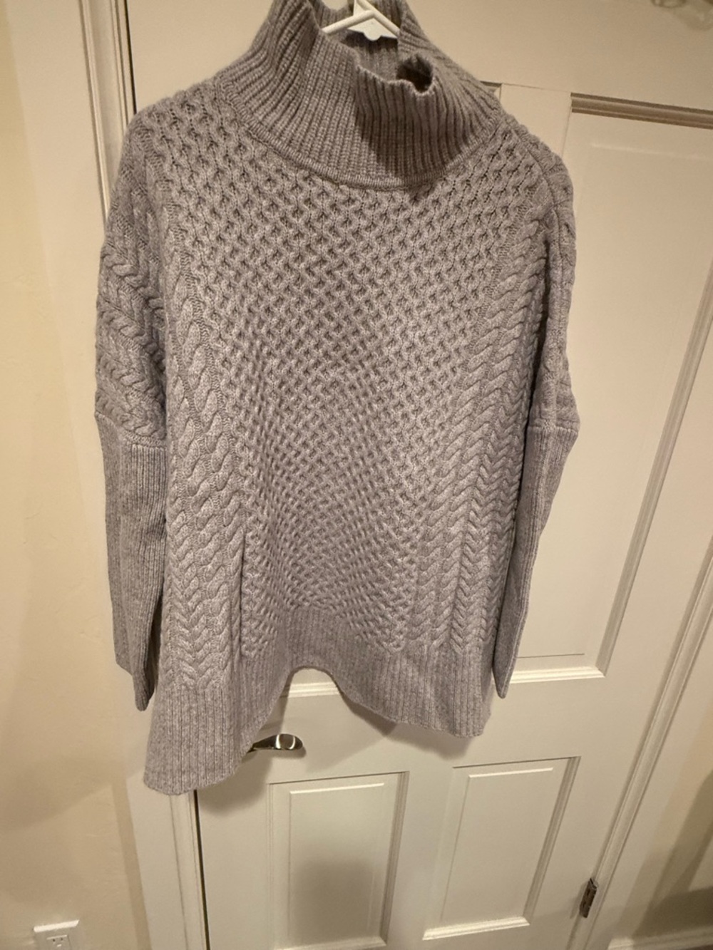 AYR Light Gray 100% Extrafine Merino Wool Cable Knit Le Square Sweater Medium